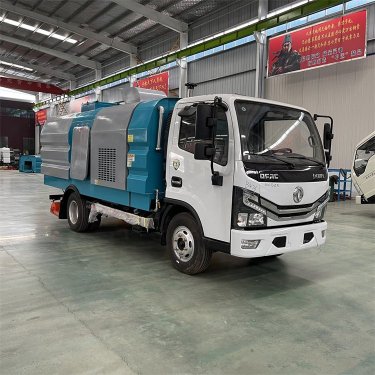 東風(fēng)多利卡5方后置滾刷式吸塵車