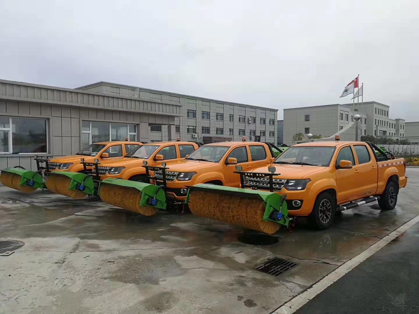 小型皮卡自帶動力掃雪滾