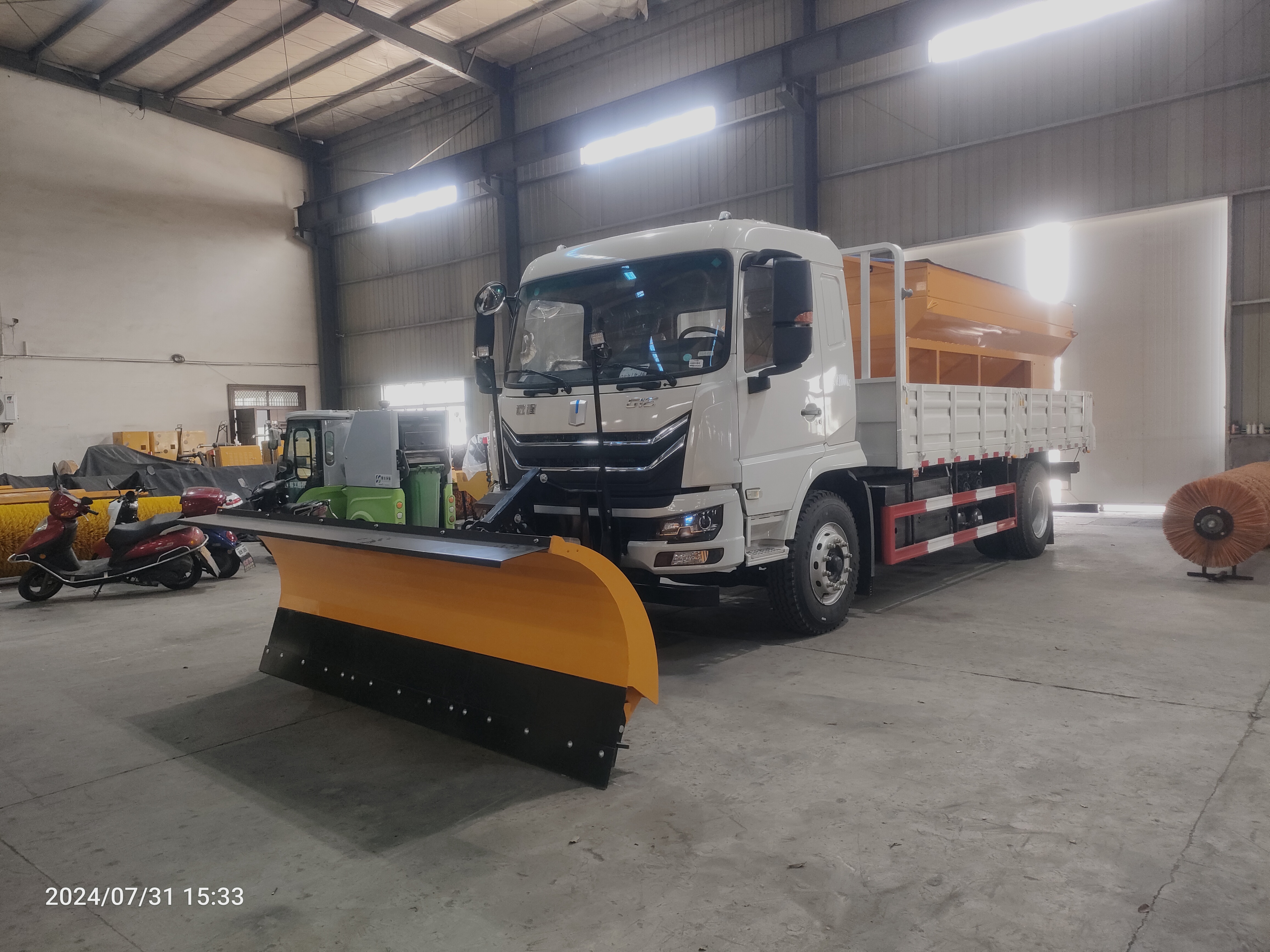 18噸新能源純電動(dòng)除雪車