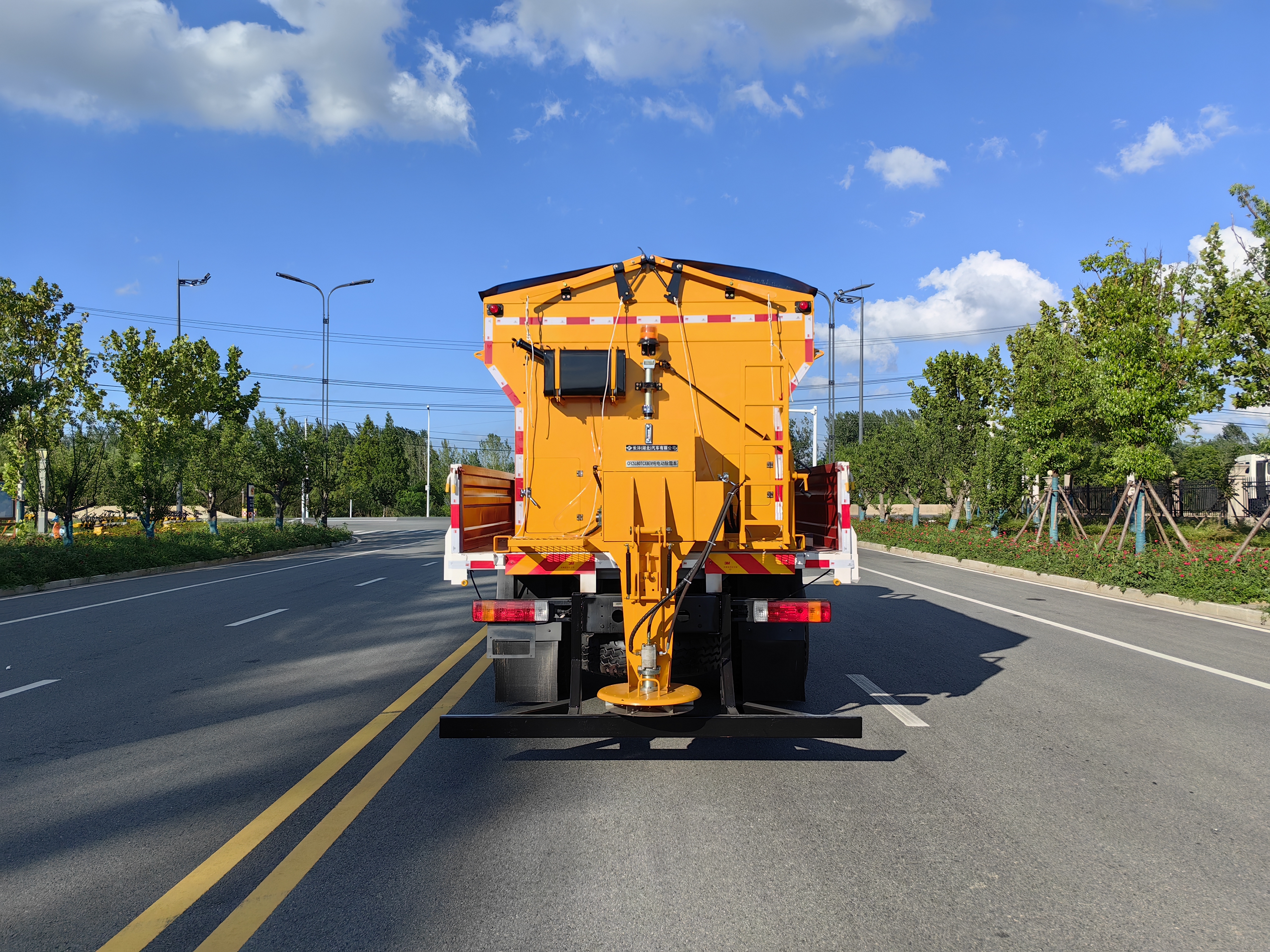 18噸新能源純電動(dòng)除雪車
