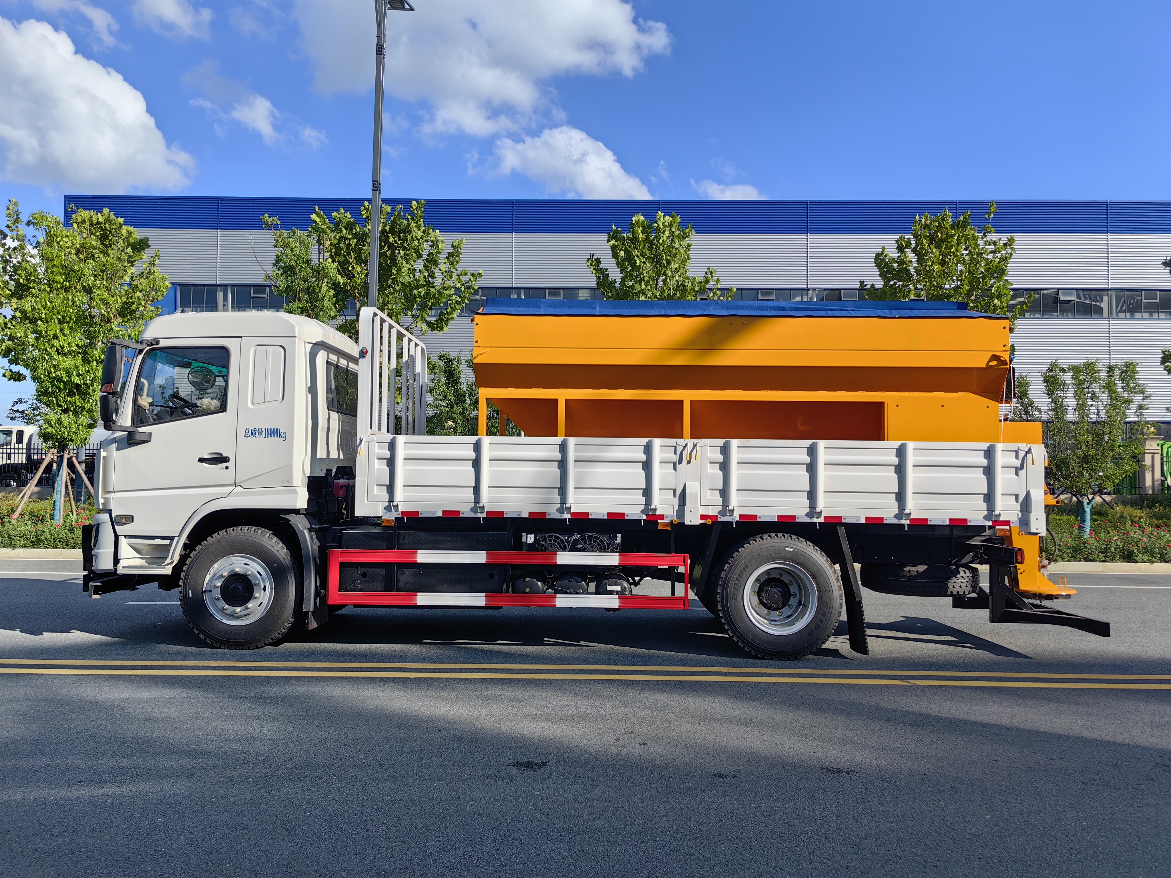 18噸新能源純電動(dòng)除雪車