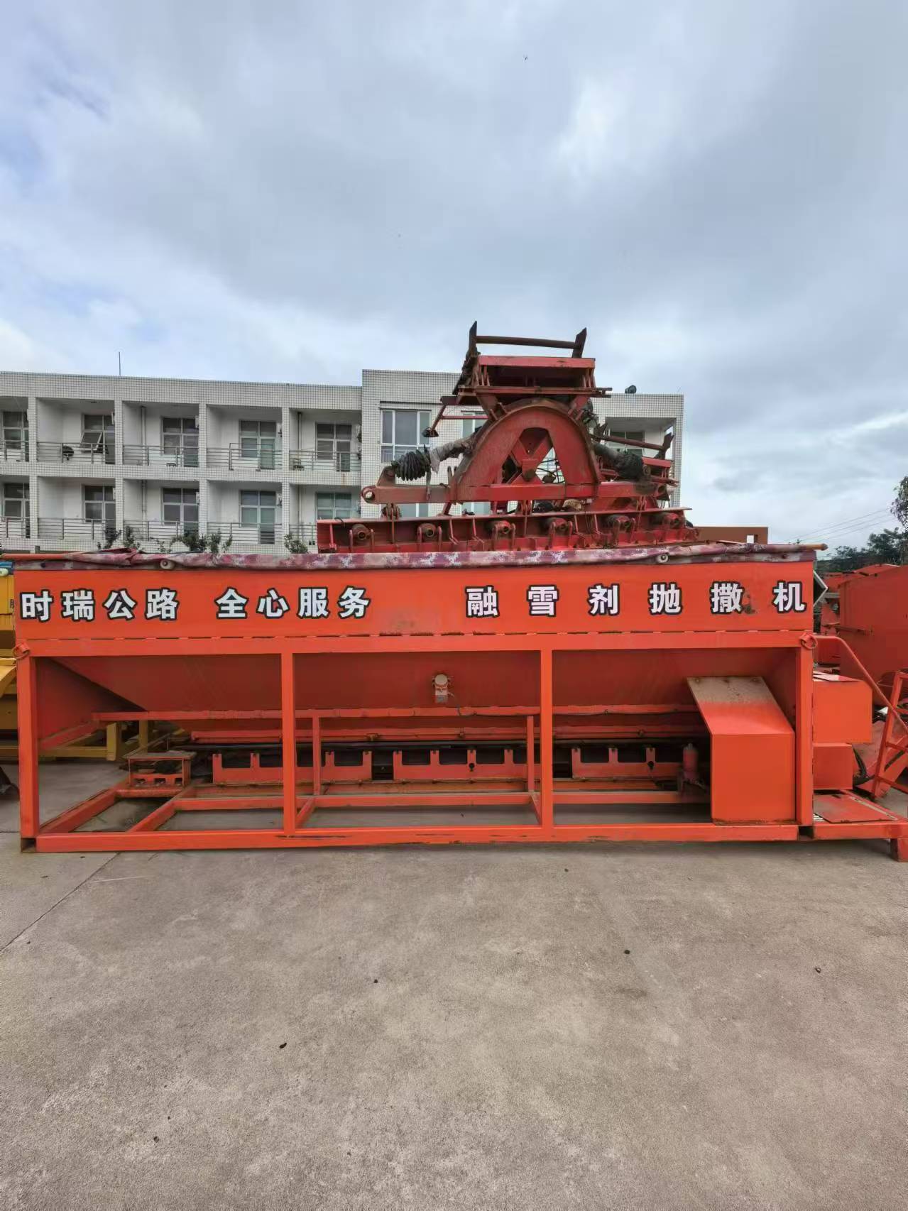 二手除雪鏟 二手融雪撒布機 二手掃雪滾 二手除雪車